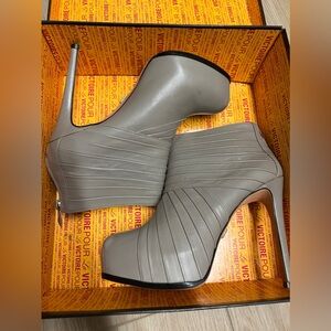 Brand new Pour La Victoire nude/grey Booties.